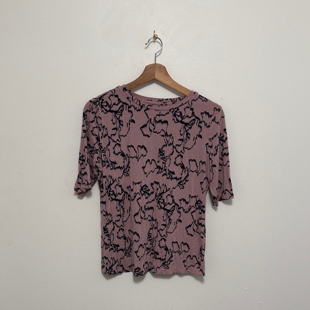 Nine West Dusty Rose Short Sleeve Tee with Black Abstract Print